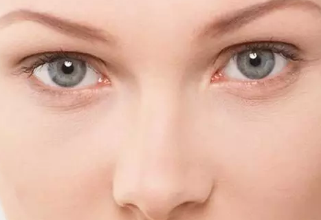 怎样去除眼袋？