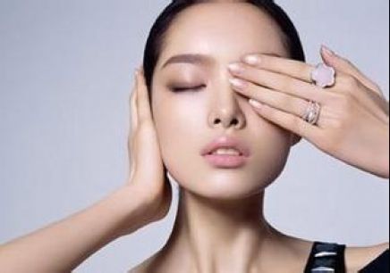 吸脂去眼袋需要多少钱呢