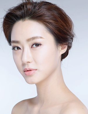 割双眼皮好还是埋线好 