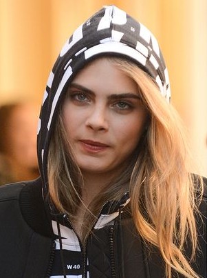 卡拉•迪瓦伊眉毛成90后妹纸整容范本