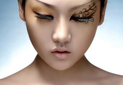 冬季去眼袋有妙招 自制面膜/激光出奇效