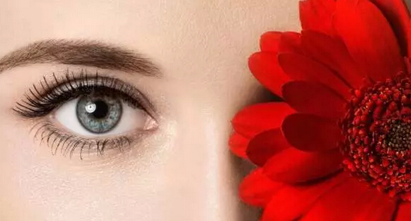 爱美妹子问：开眼角眼睛长了脂肪粒怎么办？