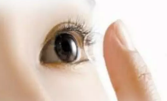 眼袋大是什么原因