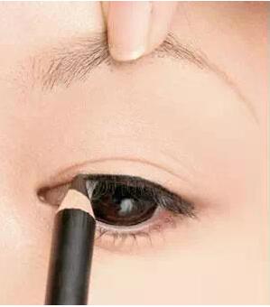 怎样画开眼角妆