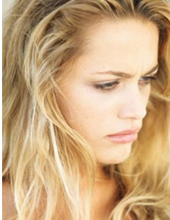 悲催 愁眉苦脸也容易长皱纹