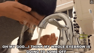 给眉毛点颜色看看？